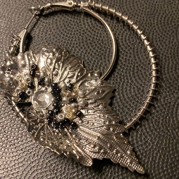 Vintage Silver tone Huge hoop dangling pierced Earrings with leaf with beads - Picture 5 of 9